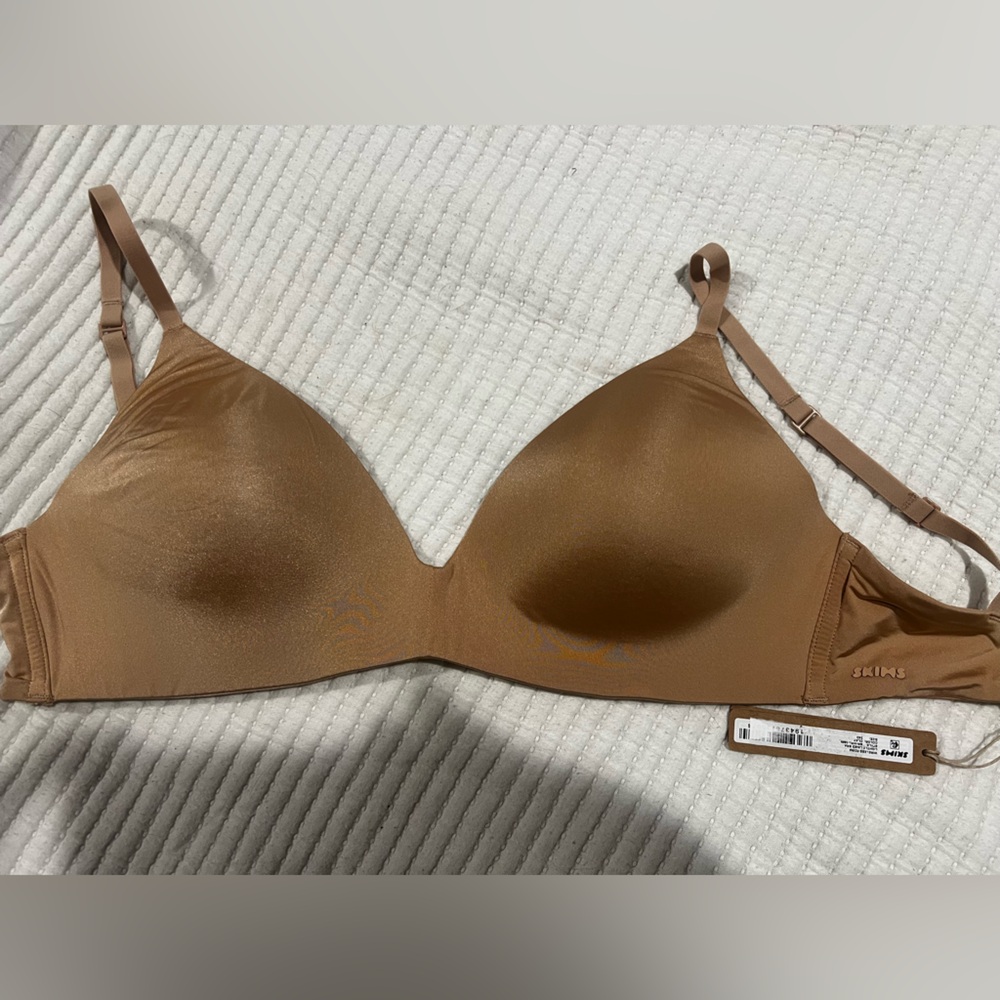 SKIMS lightly lined bra- clay 34D